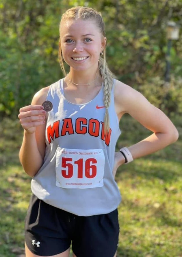 AcesFPMidMO's tweet photo. Congrats to @JozelynnBostick and @02brooklyn_a for qualifying for the State Cross Country Meet!!! You should see them on the softball diamond!! https://t.co/j34JvUCe20