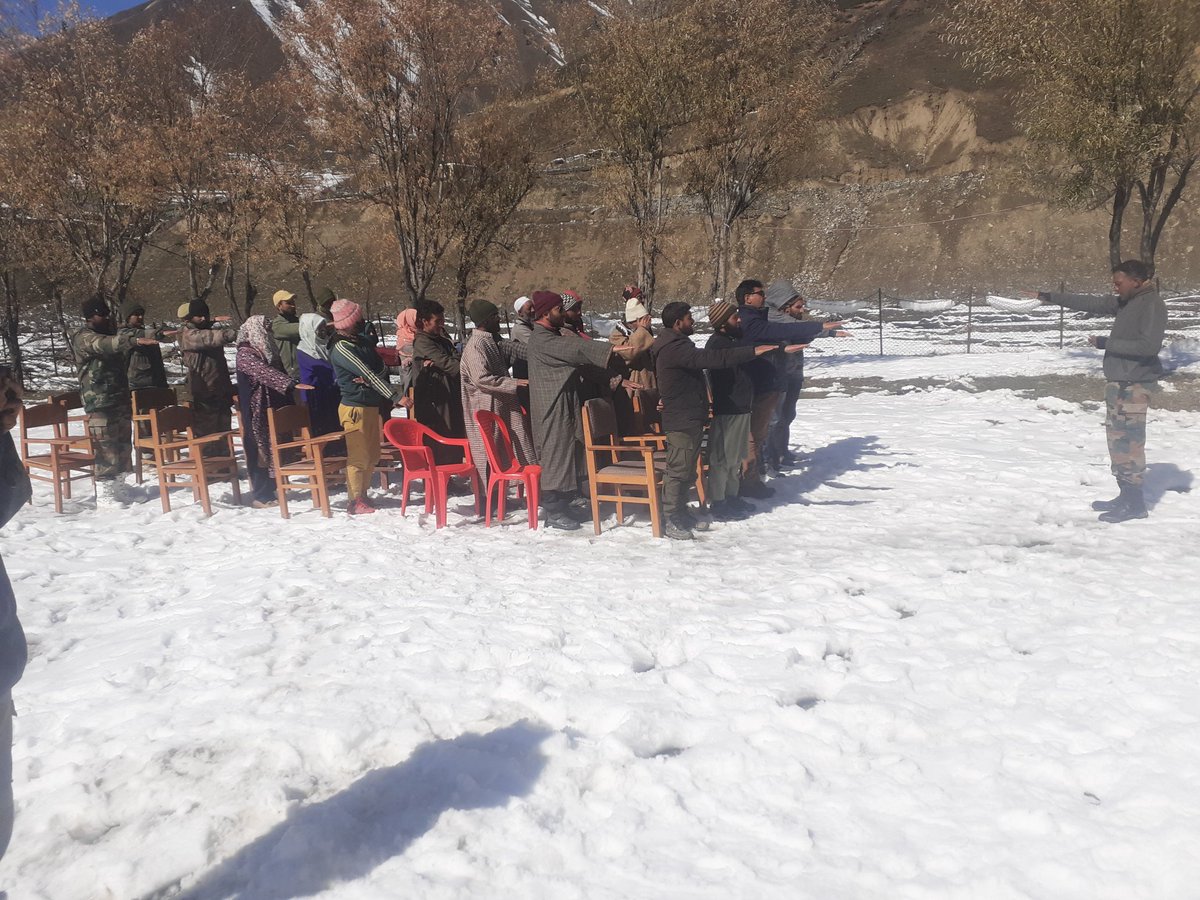 ichu_riffleman's tweet photo. Celebrating "Rashtriya Ekta Divas" #tulailvalley pledge ceremony #NationalUnityDay2021
#SardarVallabhbhaiPatel #PakistanAttackFour 
#SavioursofKashmir47 
@gijojoseph1982 @guptapranil @RAVINDRA_G22 @RajuBis56851755 https://t.co/m2SsXLiO9b
