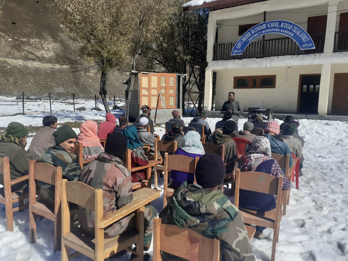ichu_riffleman's tweet photo. Celebrating "Rashtriya Ekta Divas" #tulailvalley pledge ceremony #NationalUnityDay2021
#SardarVallabhbhaiPatel #PakistanAttackFour 
#SavioursofKashmir47 
@gijojoseph1982 @guptapranil @RAVINDRA_G22 @RajuBis56851755 https://t.co/m2SsXLiO9b