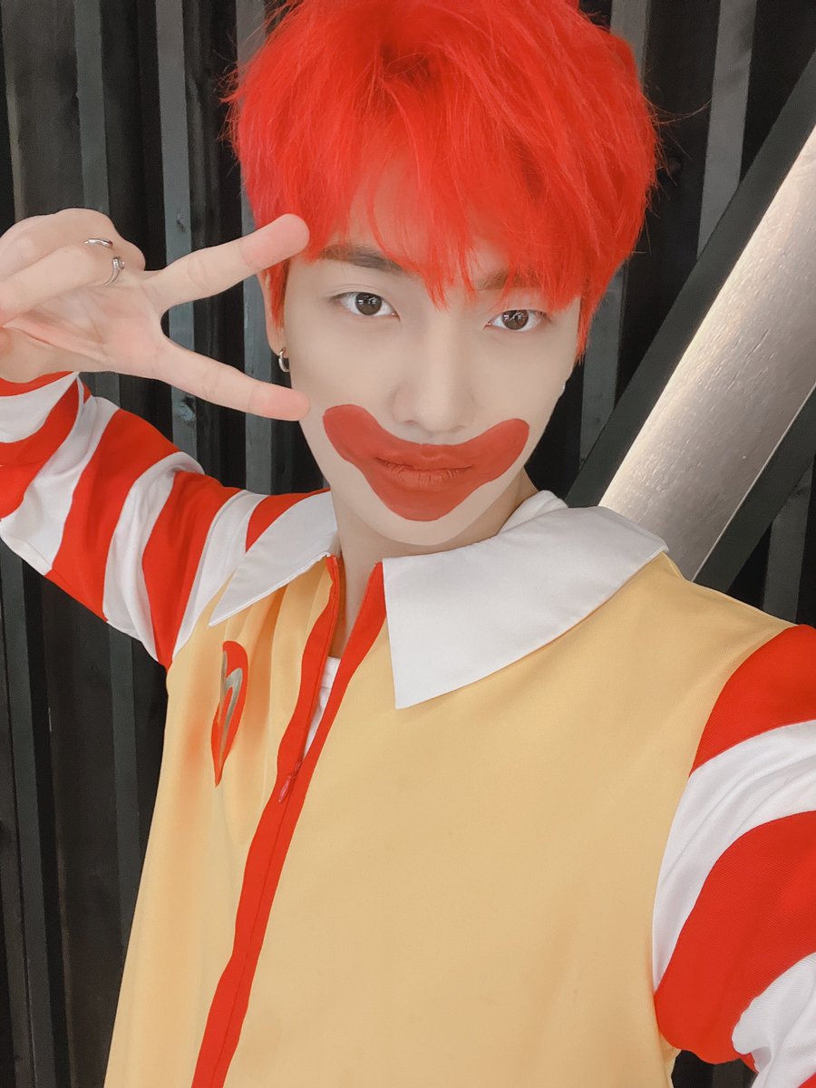 CIIPHERPH's tweet photo. [TWT/PIC] 20211031

[🎃] #HappyHalloween

𝕋𝕣𝕚𝕔𝕜 𝕠𝕣 𝕋𝕣𝕖𝕒𝕥🪄
CIIPHER Halloween selfie gift arrived ✌❤
⠀
#CIIPHER #싸이퍼 #KEITA #케이타 #HYUNBIN #문현빈 #TAG #태그 #WON #박성원 #TAN #탄  #HWI #휘 https://t.co/7skxQUR4y6
