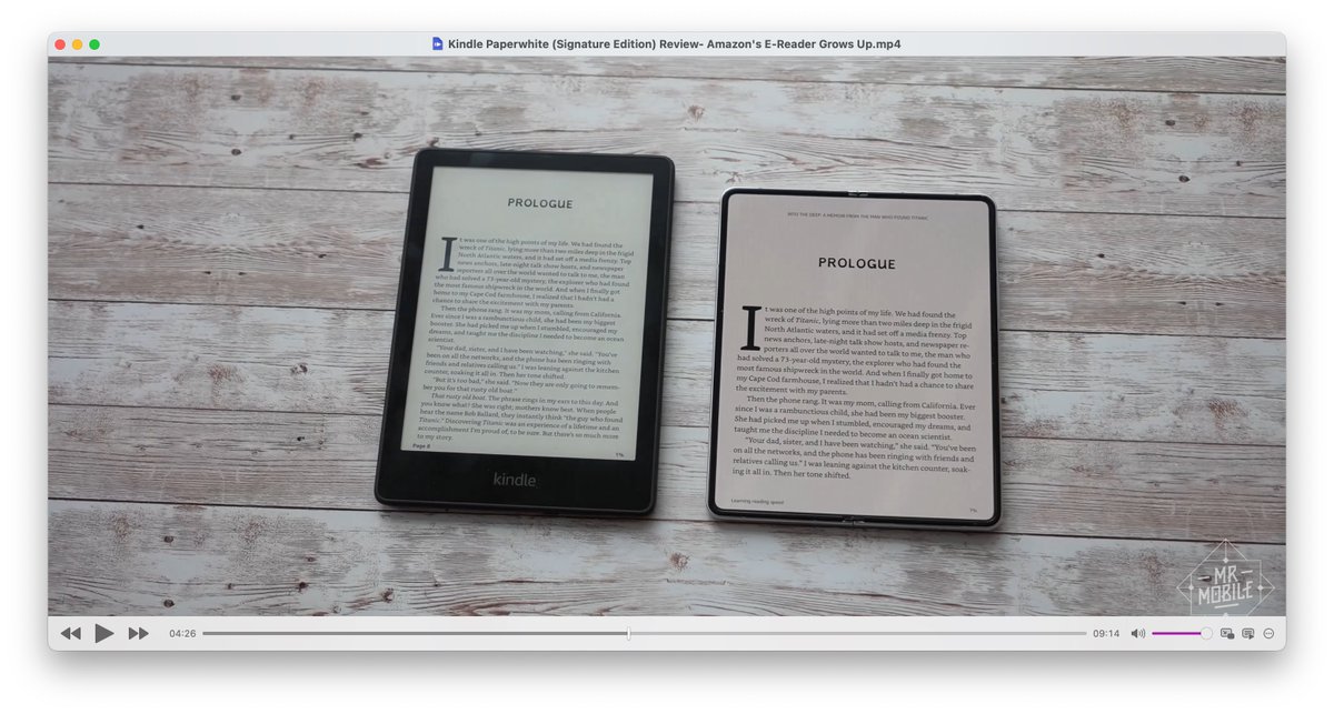 Carlos_Gong's tweet photo. 不是很理解 Kindle Paperwhite 出于什么原因要把电源键开在 USB-C 口的旁边。没有见过其它任何一个设备是这么干的…… 

另外，把 Kindle 跟折叠屏手机放在一起就真的是非常两代人的感觉。尤其是三星这一代 Fold 这么看就非常接近真·四边等宽，尤其是这个镜头事实上弱化了屏下摄像头的低分效果。 https://t.co/1EfaMEnV5h