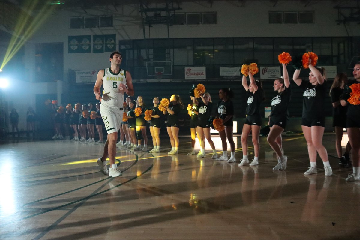 cuigoldeneagles's tweet photo. Midnight Madness was a blast! Great job @CUI_cheer &amp; @cui_danceteam &amp; Good luck to @cuiwbasketball &amp; @cuimbasketball ! Can't wait for season to start!!!💪🟢🏀🟡🦅 https://t.co/phXMzyqHoC