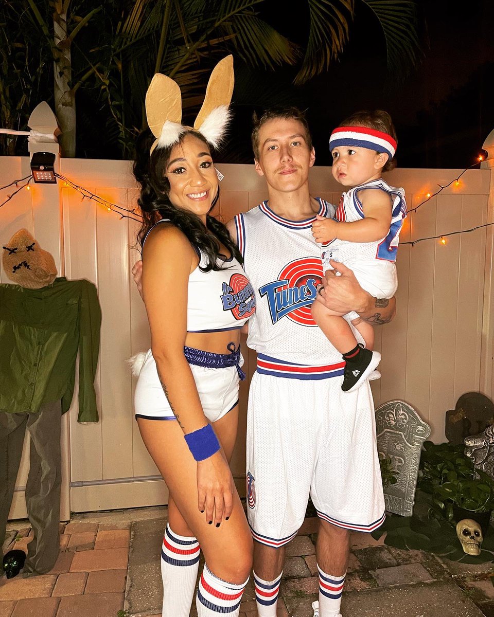JennBbyy17's tweet photo. Happy Halloween from my squad to yours💙 https://t.co/irIah2iLap