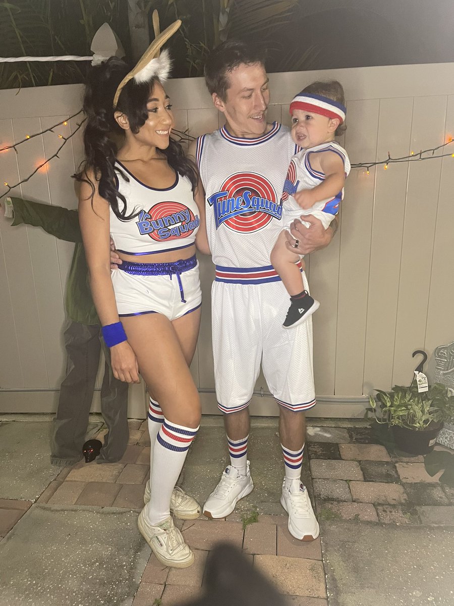 JennBbyy17's tweet photo. Happy Halloween from my squad to yours💙 https://t.co/irIah2iLap