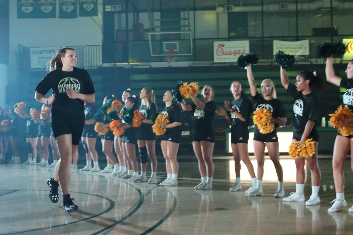 cuigoldeneagles's tweet photo. Midnight Madness was a blast! Great job @CUI_cheer &amp; @cui_danceteam &amp; Good luck to @cuiwbasketball &amp; @cuimbasketball ! Can't wait for season to start!!!💪🟢🏀🟡🦅 https://t.co/phXMzyqHoC