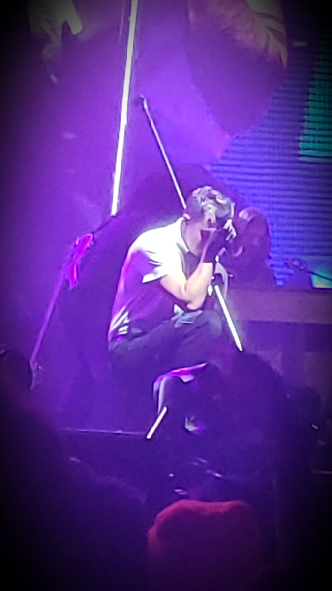 Kaytate96's tweet photo. Fridays show. Thanks for an incredible night❤ @joshuadun @twentyonepilots @tylerrjoseph #hometown #takeovertour #ColumbusOH https://t.co/qurVU8VLvZ