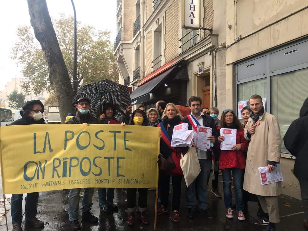 FAISONS BOUGER LA POSTE !
Malgré pluie et vacances belle 1ère mobilisation du collectif citoyen du 20ème pour la poste Edth Piaf (21 rue Belgrand). RDV TOUS  les samedis à 11h00 devant le BUREAU DE POSTE. 
VENEZ NOMBREUX!
#Paris20 #servicespublics  #sauvonsLaPoste #ConvergenceSP