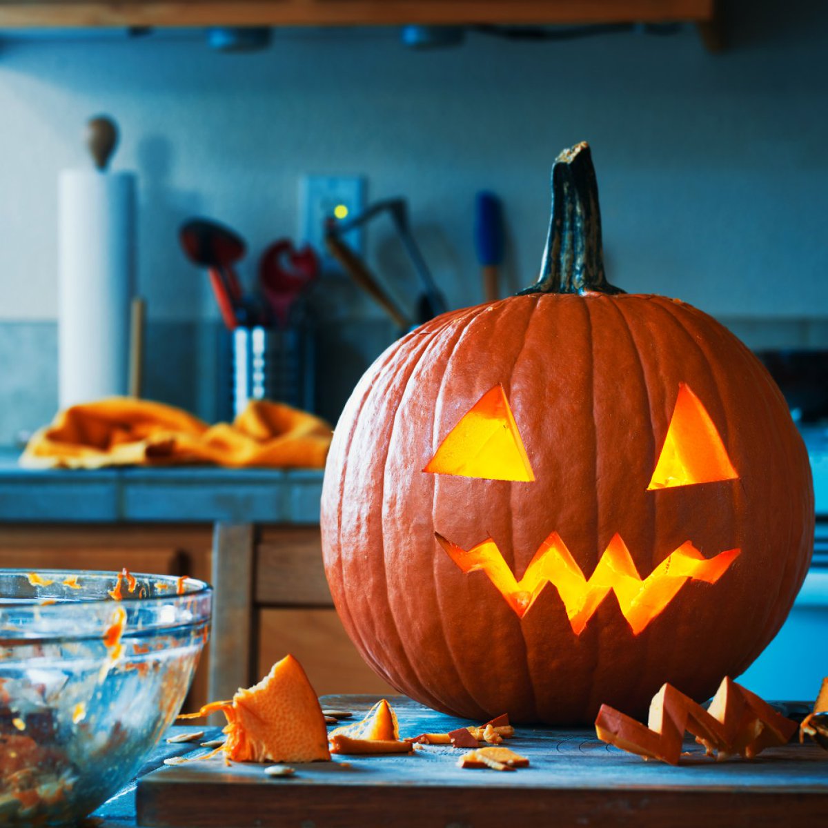 Sittomat's tweet photo. Le SITTOMAT souhaite à tous les petits monstres du recyclage une joyeuse fête d’halloween ! 🎃

#SITTOMAT #EcoEte #UnisPourLeTri #LeTriCestPourLaVie #Environnement #GestionDesDechets #GesteDeTri #Ecologie #ZeroDechet https://t.co/LwMDgBPUD7