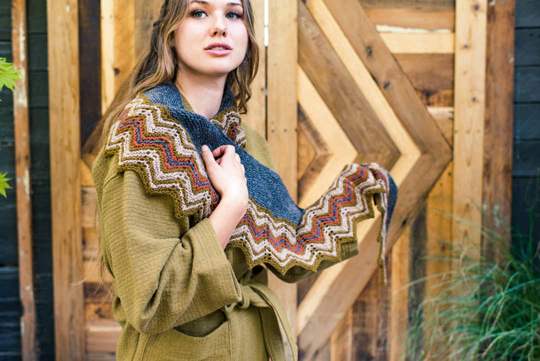 pompommag's tweet photo. Happy Shawl Sunday, Pom Pals! This week we’re celebrating Tarra from Gudrun Johnston’s The Shetland Trader, Book Three. Tarra is a dainty shawlette which packs a punch with its snazzy Razor Shell Lace edging!
#PomPomPress #KnittingTwitter #TheShetlandTraderBookThree https://t.co/mU9Uph5PJK