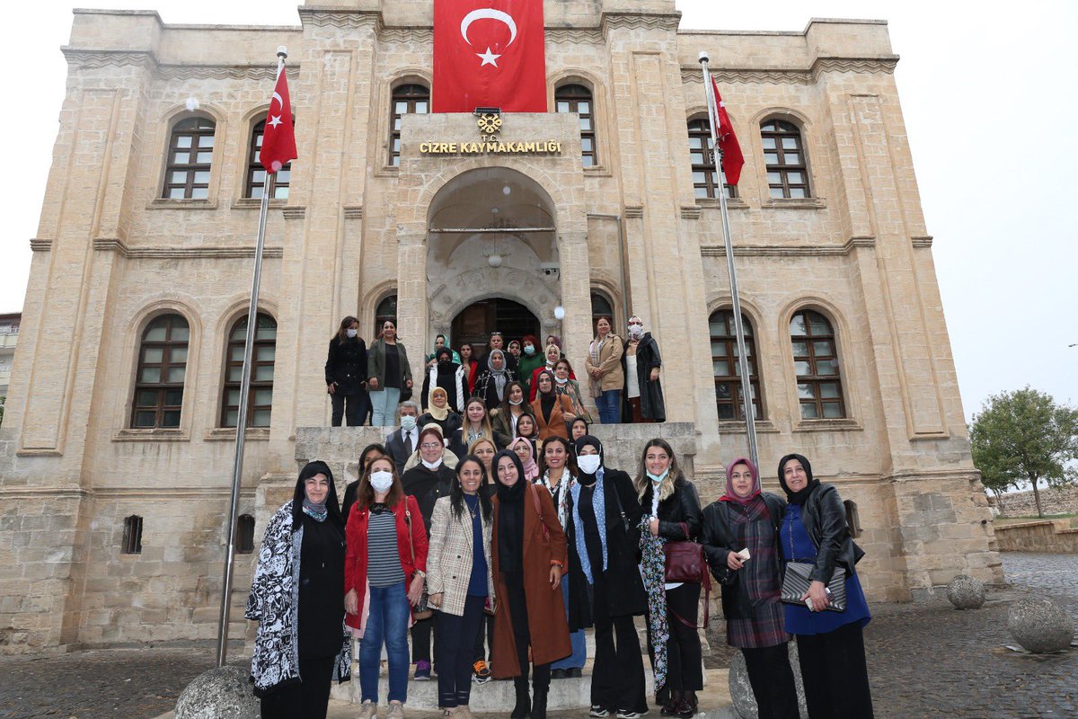 hatice_atan73's tweet photo. 81 ilden kadın STK temsilcimizi ağırladığımız “81 İl Şehr-i Nuh’ta Buluşuyor”projemiz kapsamında,Cizre ilçemizin tarihî mekânlarını gezdik.İlçemizin maziden atiye tarihini anlatan Araştırmacı-Yazar Abdullah Yaşın hocamıza teşekkür ediyorum.
#BizBirlikteTürkiyeyiz https://t.co/Tak4qPycah