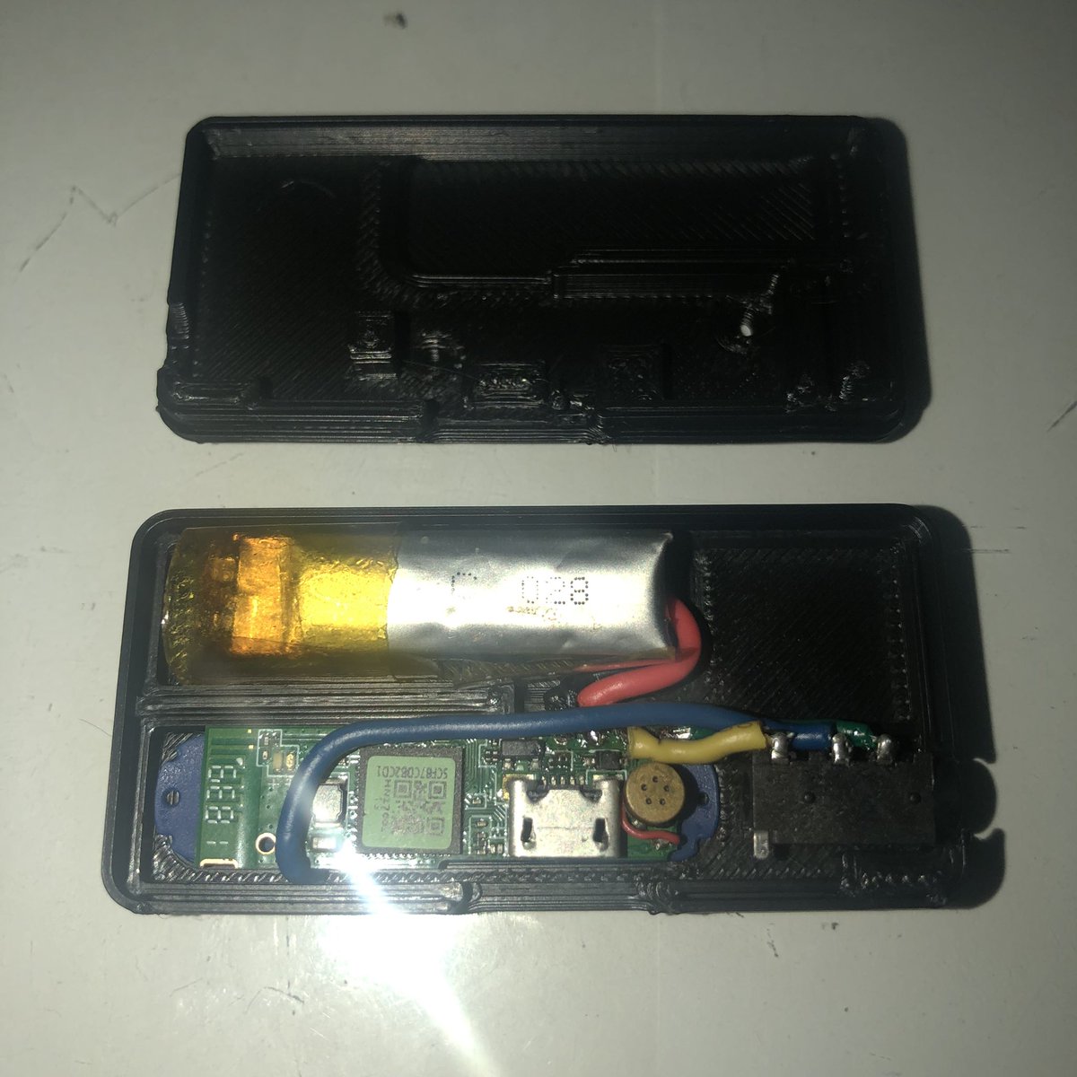 mcedeveloper's tweet photo. My JBL110BT's cable are tearing apart, so I modified it into 3.5mm audio jack and printed a case. The result is quite nice and it sounds really similar when I use JBL 110 earphone. https://t.co/ACkjQV7H66