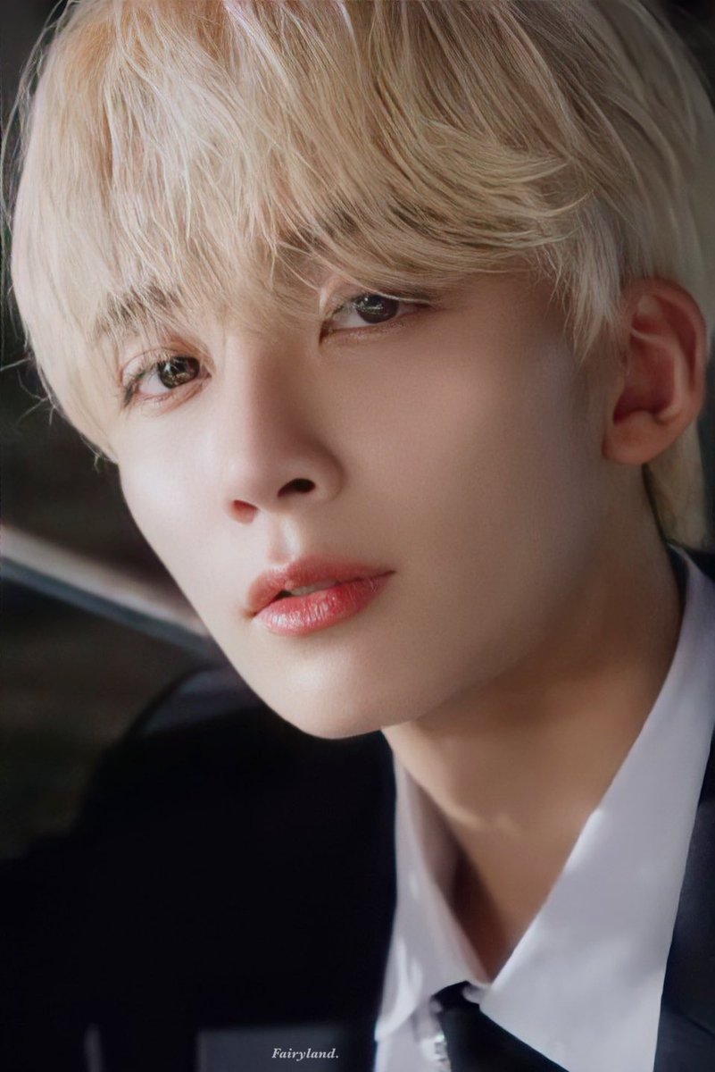 jeonghanszone's tweet photo. jeonghan is unreal🖤 https://t.co/GXyEatXto7