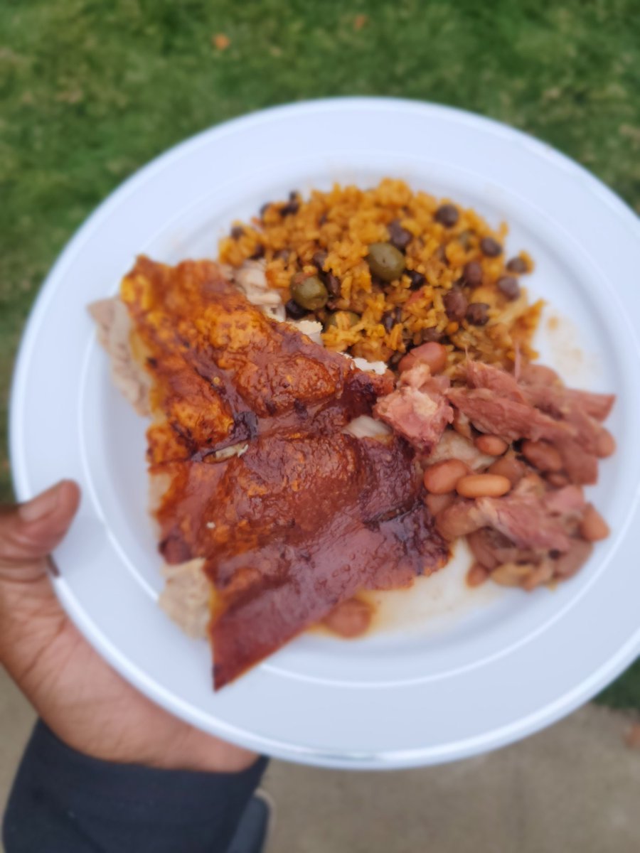 theswalkersmith's tweet photo. @eatgordaeat #threwdown today with a full #lechon roast! Can't wait for her new cookbook to come out! #krispyskin #porkcheeks #diasporican #atetiliwastired https://t.co/GmIKlvUp3w