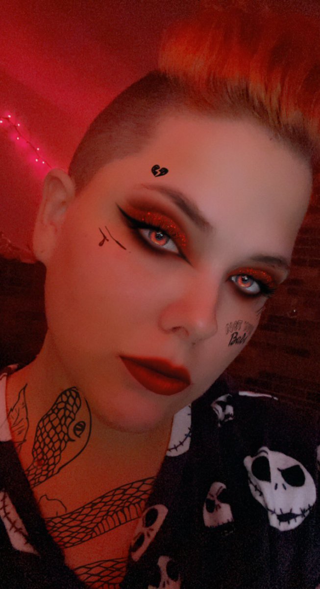 Kelsie_Spooky's tweet photo. 🧿🧿 feeling like a rockstar 🧿🧿 #halloween2021 #bloggers #witches #punk #prettypunk https://t.co/XKBSWKwsI6