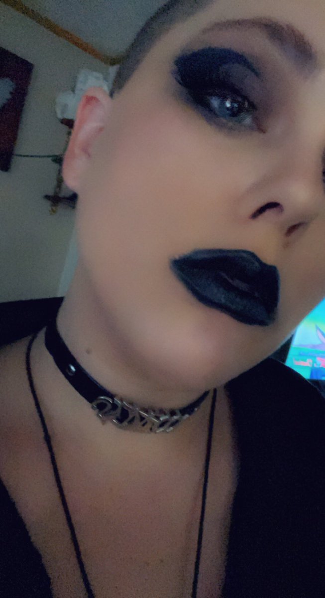 Kelsie_Spooky's tweet photo. 🧿🧿 feeling like a rockstar 🧿🧿 #halloween2021 #bloggers #witches #punk #prettypunk https://t.co/XKBSWKwsI6