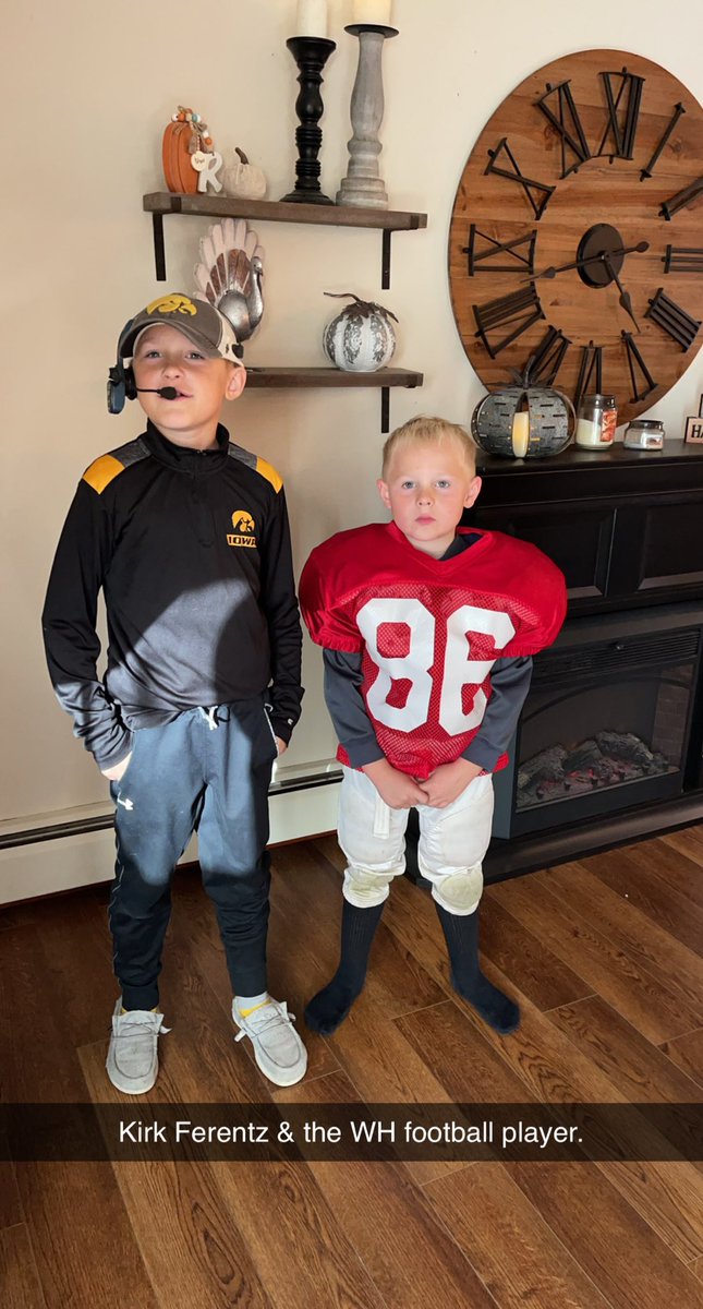 mojohnson24's tweet photo. Coach Ferentz &amp; the WH football player. https://t.co/xysP74DWwZ