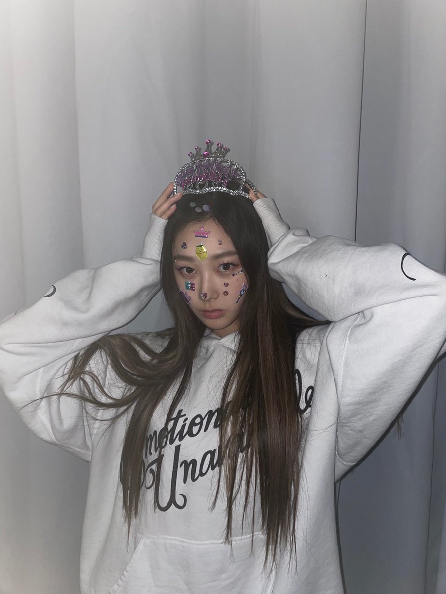 GiezeI's tweet photo. Here I give you some Birthday photo dump. I hope that I could celebrate my next birthday with you guys, MYs. But worry not, I’m feeling blast!💙 https://t.co/2E42neBNqX