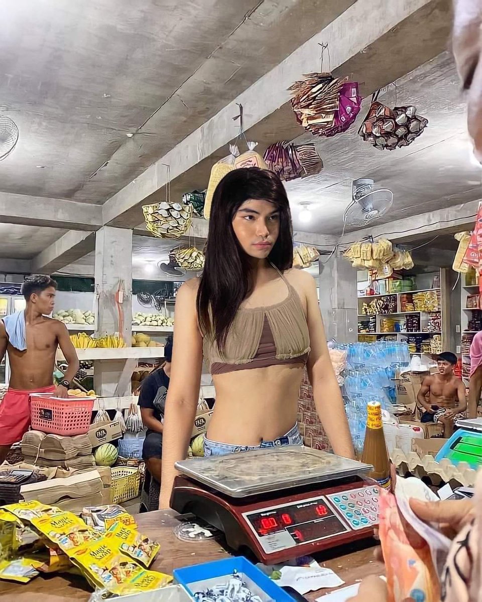 kowalerts's tweet photo. The @hello_nadine Supremacy!!

LOOK: Ilang netizens nag bihis ala Nadine Lustre mula sa kaniyang viral photo habang bumibili sa isang tindahan sa Siargao. https://t.co/0cyGv6rij1