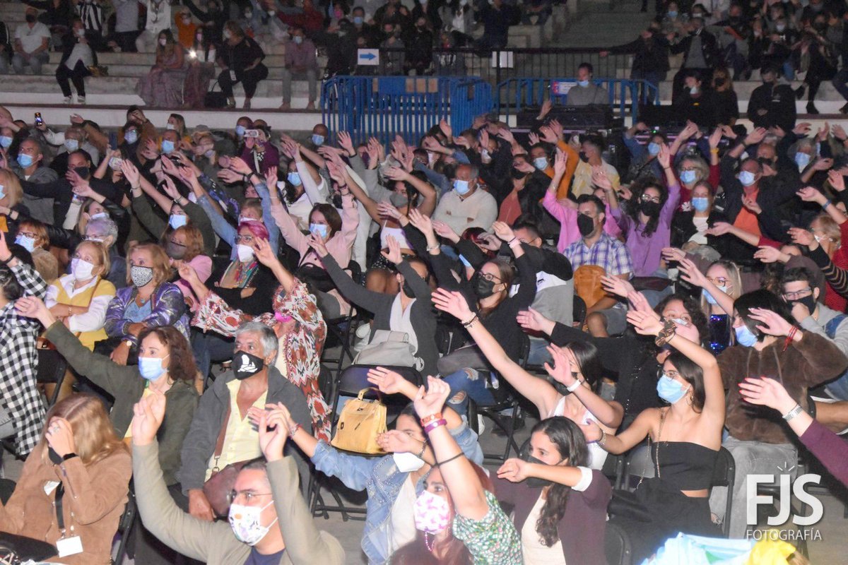 TeldeJuventud's tweet photo. Blas Cantó entona el cambio de hora en Telde ante 2.200 seguidores.
Éxito del concierto organizado por Desarrollo Local y Cultura en el marco del proyecto dinamizador del comercio del municipio. https://t.co/2JGhED7ewC