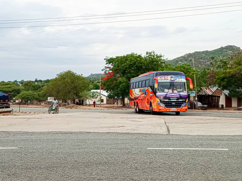 BusesDaily's tweet photo. #PERFECT_TIMING📸📸
Name: KISBO SAFARI
Route: Dar es Salaam ⏩ Kahama
Model: Higer Bus
Reg No: T 528 DVJ
:
#kilasiku #Jobo
@kisbo_kibo_safari https://t.co/OXMSAHKqbU