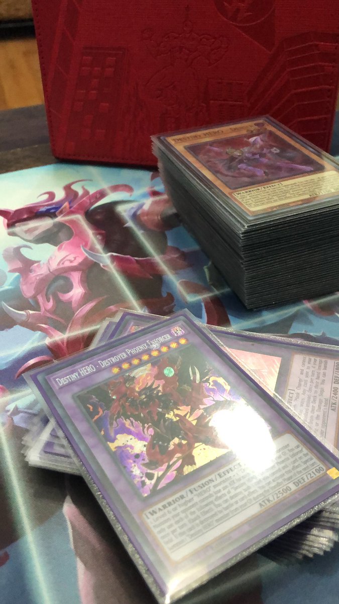 MindOfBun's tweet photo. Shout out to the homie @Gshwa1 for hooking up the card I needed to match with the new @teamsamuraix1 mat 🔥#YuGiOh #BurstOfDestiny #ElementalHERO #DestinyHERO #MaskedHERO #VisionHERO #EvilHERO #teamsamuraix1 https://t.co/yXo1KIwRfw