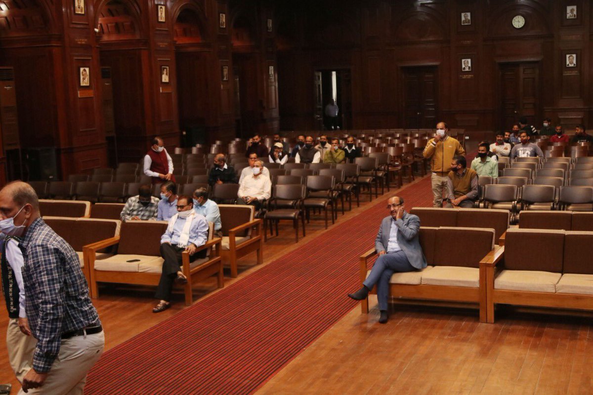 moefcc's tweet photo. Director, FRI Shri Arun Singh Rawat paid homage towards #SardarVallabhbahiPatel and a #pledge to work towards #UnityofNation and internal security was taken by all the officers and employees of FRI in the supervision of Director, FRI. https://t.co/qOlEwm96IW