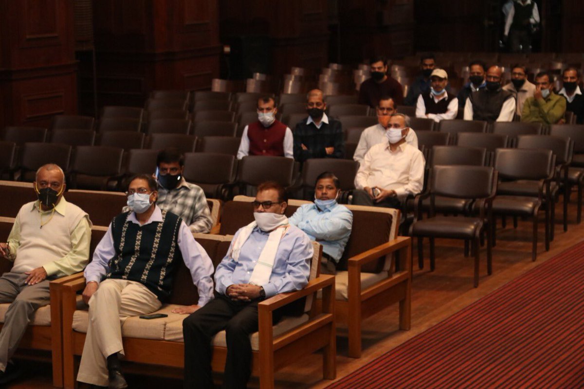 moefcc's tweet photo. Director, FRI Shri Arun Singh Rawat paid homage towards #SardarVallabhbahiPatel and a #pledge to work towards #UnityofNation and internal security was taken by all the officers and employees of FRI in the supervision of Director, FRI. https://t.co/qOlEwm96IW