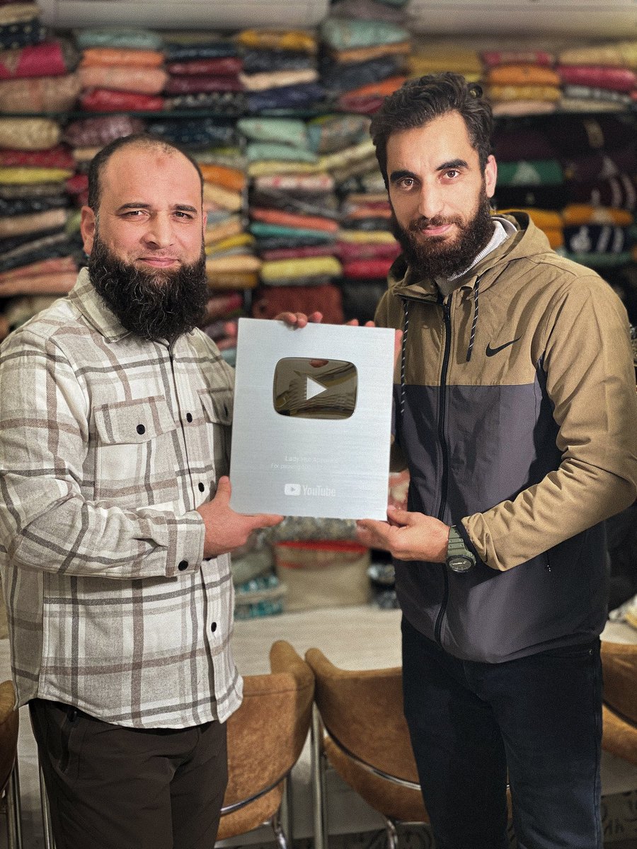 ladyhutapparels's tweet photo. Alhamdulillah !! 🙏 It's here SILVER PLAY BUTTON. So humbled to recieve this milestone award from YouTube. Thank you for your support. 
#YouTube #silverplaybutton #Celebration #twitter #TwitterTrends #Trending https://t.co/v2qCQIdP12