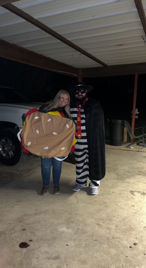TheMasonHorne's tweet photo. I love Halloween https://t.co/NRA1aIrViF