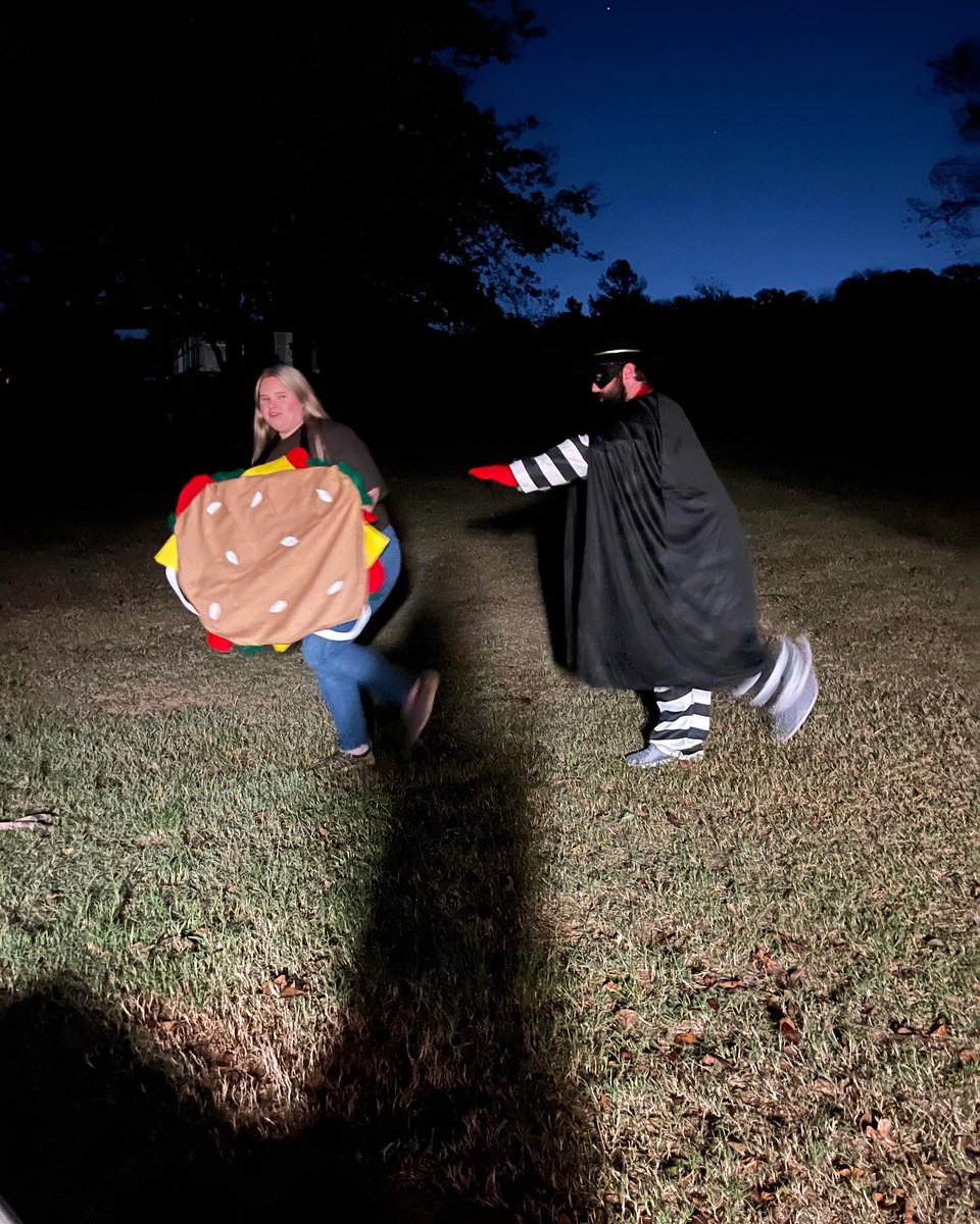 TheMasonHorne's tweet photo. I love Halloween https://t.co/NRA1aIrViF