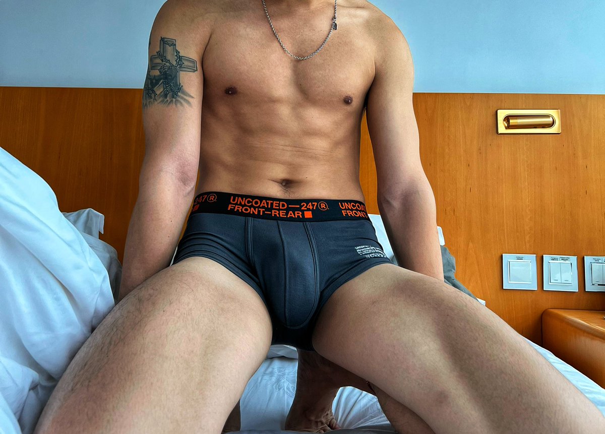 Unclenotuncle2's tweet photo. Feel me. Touch me. Kiss me. Anything else? https://t.co/fxUpsZ6Ppx