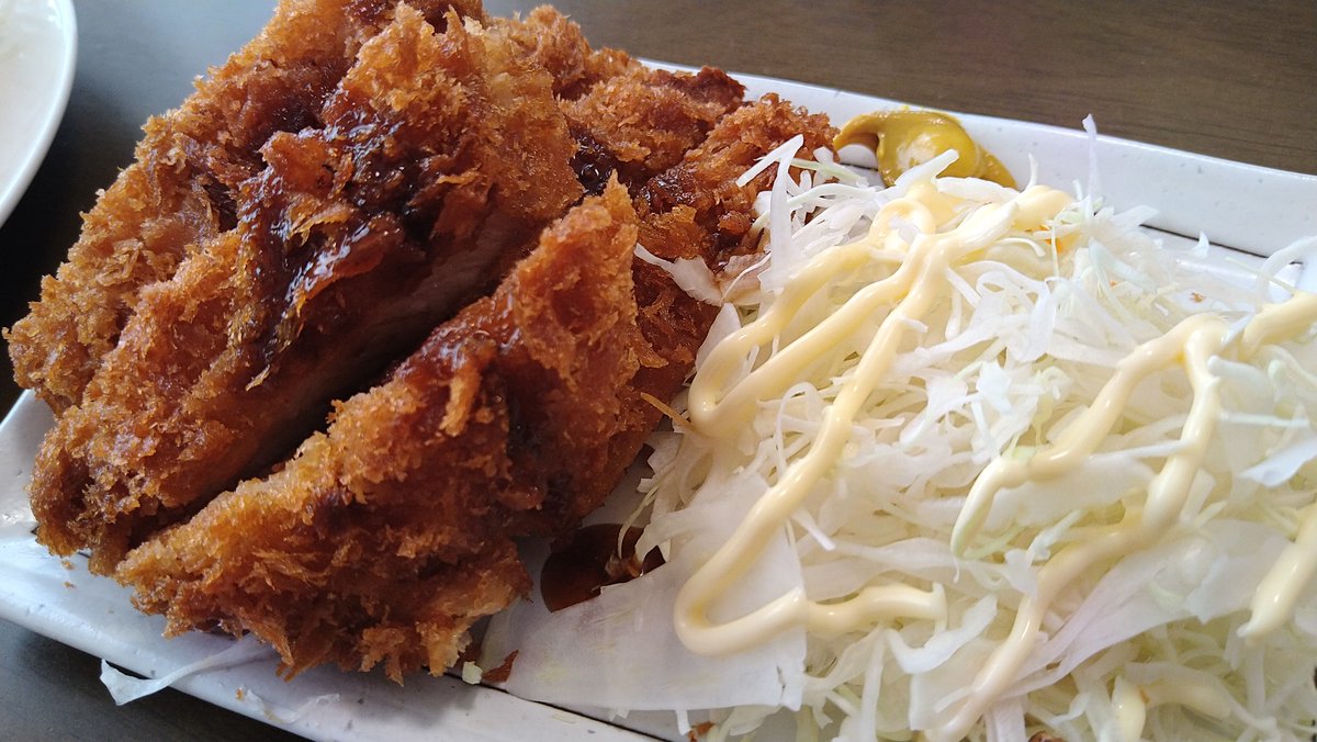 acidpole's tweet photo. この時間になったし残り物と惣菜とは言え休みの日に自分だけの為に用意して皿に盛ってちゃんと食事をする心意気は全世界に称賛されても良いと思うの。 https://t.co/bVKBBQ3W8A