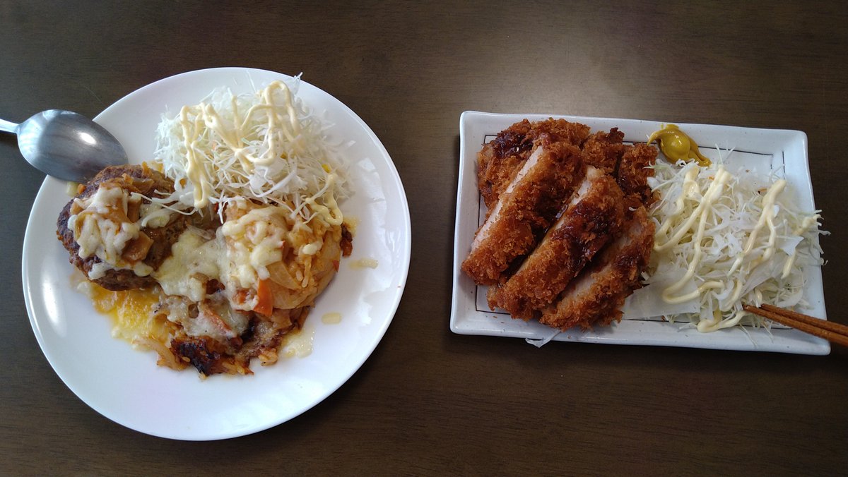 acidpole's tweet photo. この時間になったし残り物と惣菜とは言え休みの日に自分だけの為に用意して皿に盛ってちゃんと食事をする心意気は全世界に称賛されても良いと思うの。 https://t.co/bVKBBQ3W8A