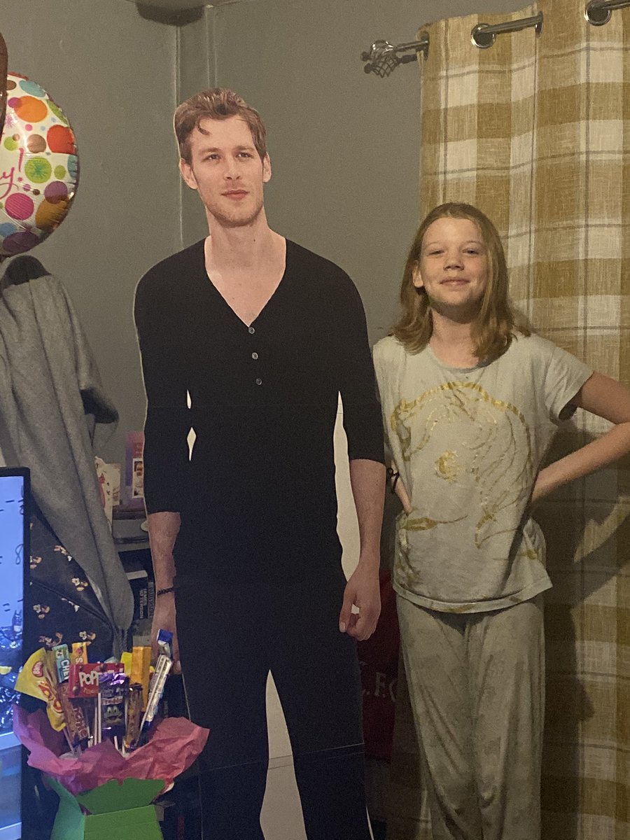 12 today and the only gift she wanted .... life size klaus! Can Grace get a happy birthday <a href="/JosephMorgan/">Joseph Morgan</a> ❤️