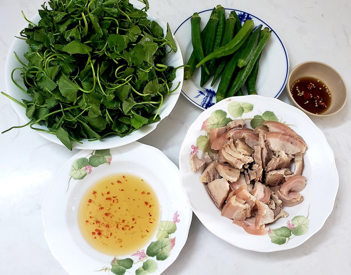 ntvblog's tweet photo. Simple meal #homecooking #mecook #mecookmeeat #homefoodie #familyfoodies #simplemeals #simplemeal #healthyfood #familymeal #familyfoodie #familyfood #familycooking #bánhtrángcuốnthịtheo #banhtrangcuonthitheo #saigonfoodie #vietnamesefood #ntvblog https://t.co/NS5i8TnctB