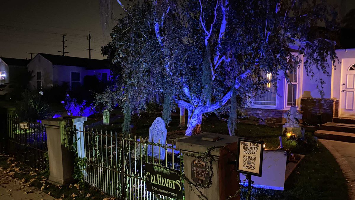 ShadehavenHaunt's tweet photo. I tried a new lighting design at Shadehaven tonight, and it went over very well. Gearing up for the big one #Halloween night. We'll be open 7-10pm. Accepting donations &amp; food items for @theBTAC. #homehaunt #hauntattraction #ShadehavenHaunt #calhaunts https://t.co/vkRTmkcAGL