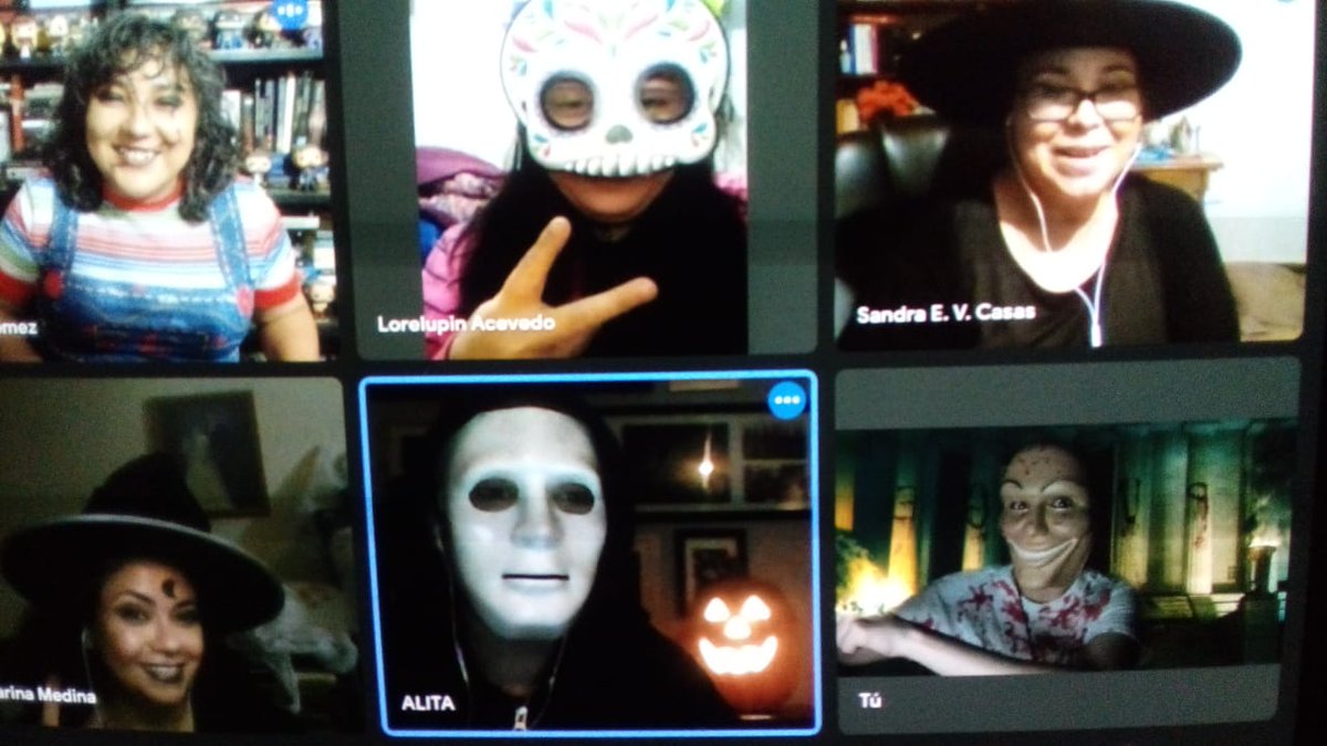 LectoBloggers's tweet photo. Eternamente enamorada del #LectoClub y nuestras fiestas ¡Gracias por siempre estar! #HalloweenUlero 🖤 https://t.co/F7eqhfQiiA