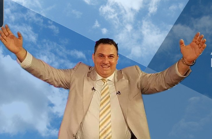 tzervoudakis's tweet photo. Πανέτοιμος... Στίς 10:00 ξεκινάει ο κυριακάτικος τηλεοπτικός μαραθώνιος μέχρι τις 16:00 μαζί σε #ΜακεδονίαTv #MesogeiosTv #CosmosTv #ETv #NotosTv #SitiaTv #DionTv #IwanninaTv Σας περιμένω με αγάπη & απέραντο σεβασμό! ❤️❤️❤️ https://t.co/fyvFxuAqRY