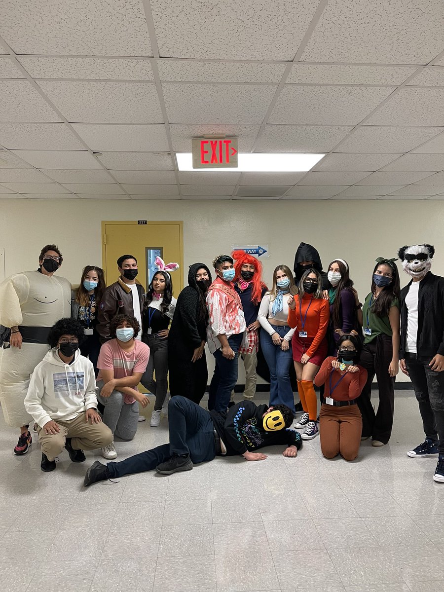 CoralParkAdult's tweet photo. Happy Halloween!!! Here’s our SMA students and staff showing some Halloween spirit 🎃 👻 #ADULTED #halloween2021 #MDCPSlearns #MDCPSAdulted #NothingStopsLearning https://t.co/rJzwTcAWt0