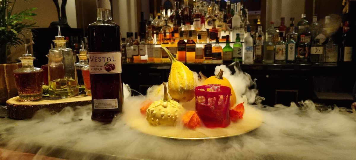 Tony Middleton Sonic (@sonicmiddleton) on Twitter photo Sip a freaky cocktail before tonight's show🍸
Tickets: magichourshow.com
#Halloween #fun #tonight <a href="/SheratonGrandPL/">Sheraton Grand London</a> #London #magic #theatre #illusion #mayfair #Greenpark #halloween2021 Sip a freaky cocktail before tonight's show🍸
Tickets: magichourshow.com
#Halloween #fun #tonight <a href="/SheratonGrandPL/">Sheraton Grand London</a> #London #magic #theatre #illusion #mayfair #Greenpark #halloween2021