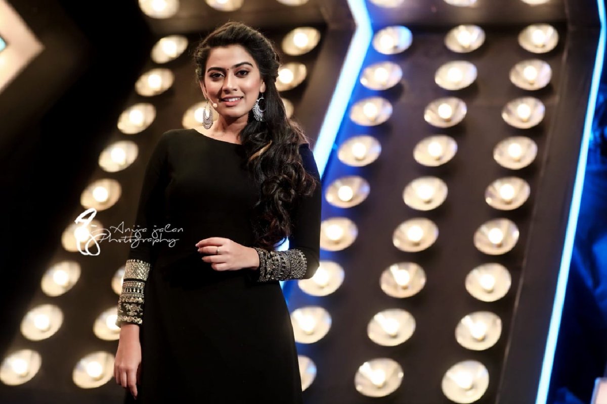 dayyana_hameed's tweet photo. #Throwback

Sharing throwback pics elicit a special feeling, A feeling of going back to memories, Which are close to my heart.

#Anchor #Presenter #FunsUponATime https://t.co/tj4Soaz8xD