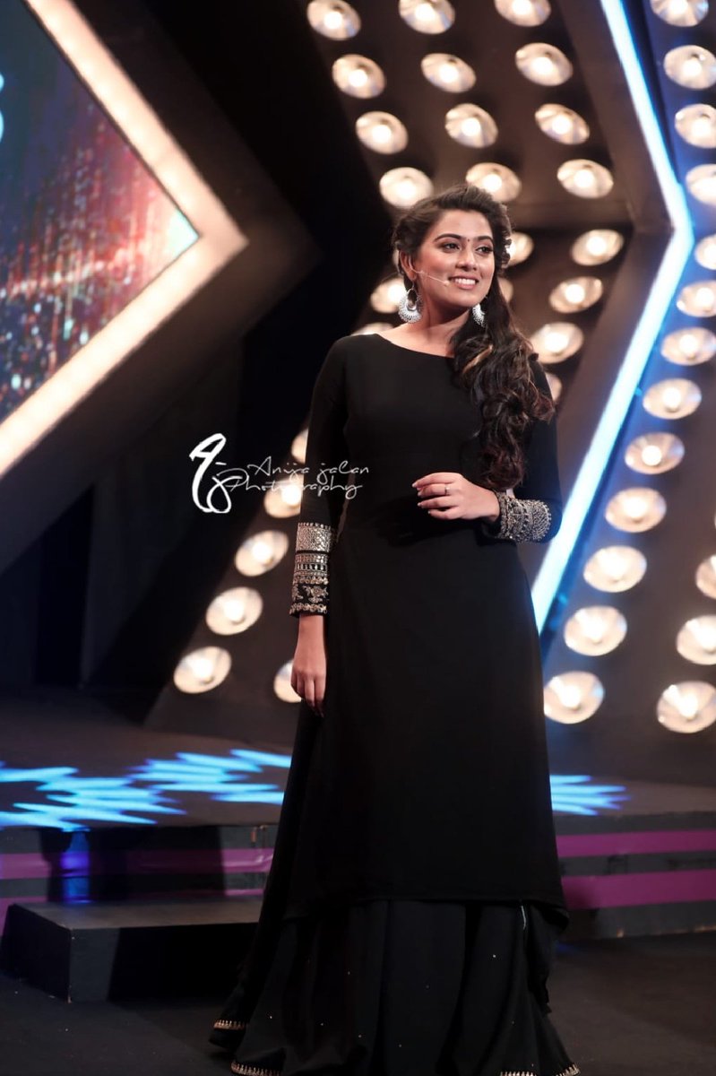 dayyana_hameed's tweet photo. #Throwback

Sharing throwback pics elicit a special feeling, A feeling of going back to memories, Which are close to my heart.

#Anchor #Presenter #FunsUponATime https://t.co/tj4Soaz8xD