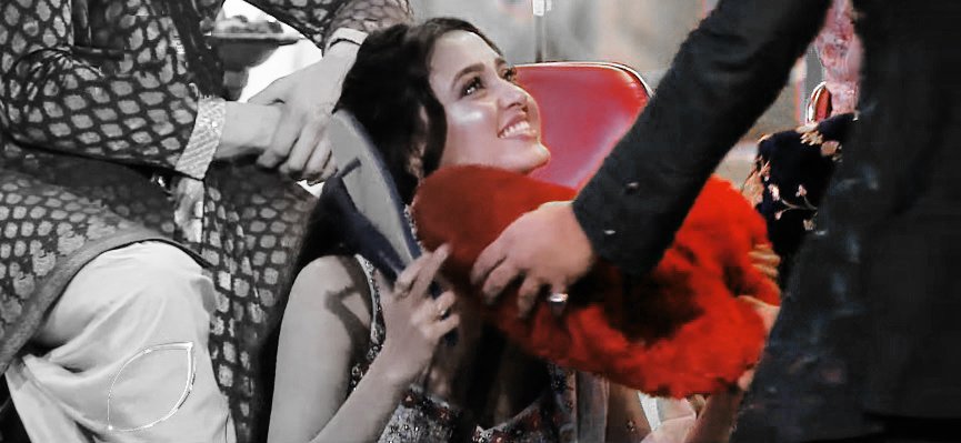 _Aahna's tweet photo. Her smile says everything

And that chappal is fir haters 

TEJRAN OUR HEART https://t.co/EW7n44HayJ