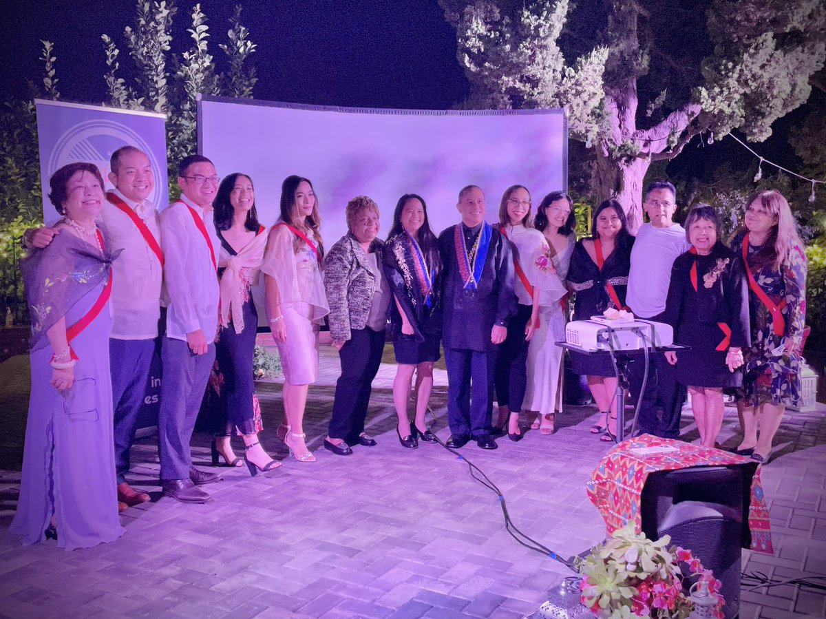 GodfreyPlata's tweet photo. Halloween weekend, night two: @PilipinoDemsβs biggest event ever. Official photos still to come, but for now, hereβs to documenting that time that we honored some amazing Fil-Am leaders and raised $25k+ to support continued power-building in our community! π₯ π΅π πͺπ½ #PALAD
1/2 https://t.co/WYzJmr1RcH