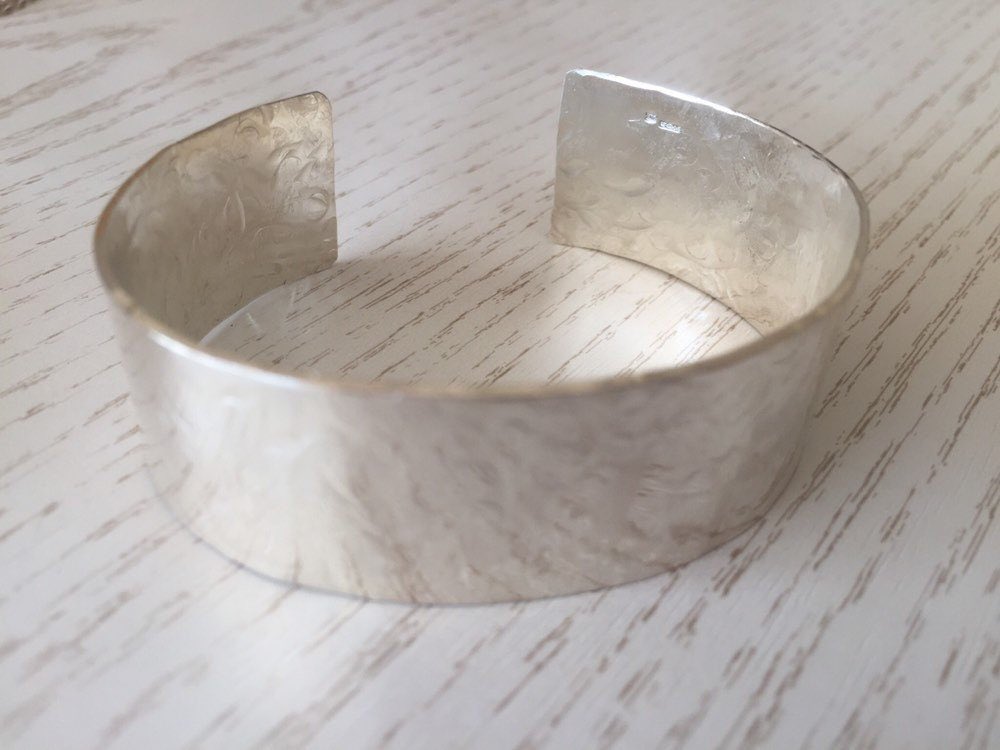 Glintsdesigns's tweet photo. Excited to share this item from my #etsy shop: Solid Sterling Silver Cuff Bracelet #silver #sterlingsilvercuff https://t.co/69Mq4X9w9j #giftideas https://t.co/9HUeOB9yvK