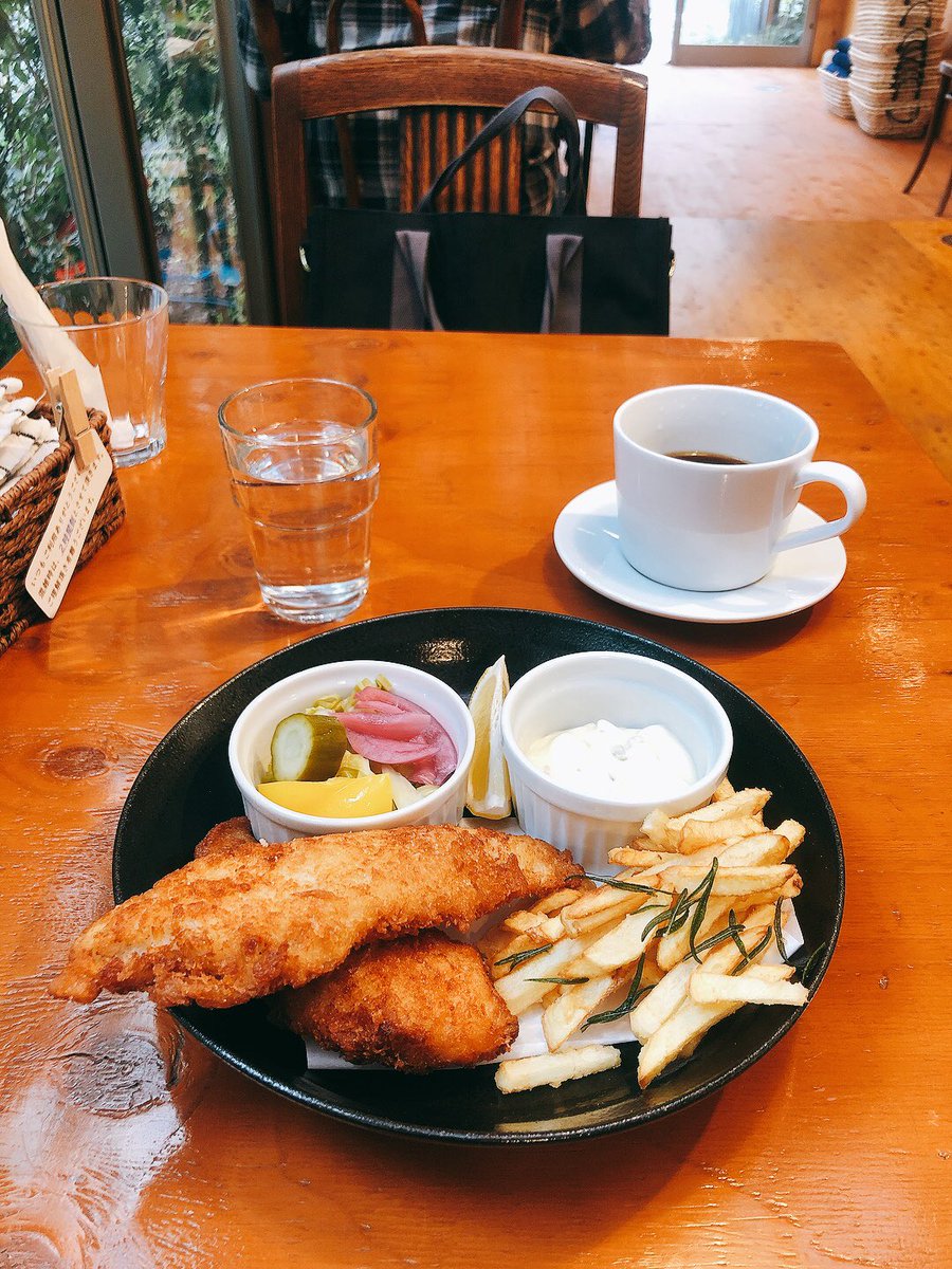 mchaukiuki's tweet photo. 梅ヶ丘で試験受けた帰りに
雨パラパラ降ってきて☔️
ちょうど美味しそうなカフェ見つけまして👀✨
雨宿りがてらランチ🍽🎶

国産お魚のフィッシュ&amp;チップス
美味しい🐟🤭⤴︎
ピクルスとポテトも🥒🍟

特にポテト美味しくて
この10倍は食べたかった🤤笑

#loopcafe 
#fishandchips https://t.co/DJRz1A7ahs