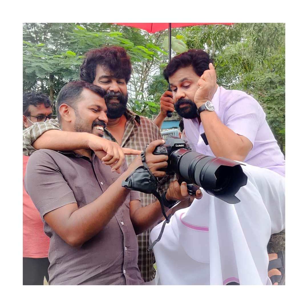 DileepLivepromo's tweet photo. Fun moment at the location
😍🤗🤗🤗

#VoiceOfSathyaNathan
#VoiceOfSathyaNathanFL
#DILEEP
#JojuGeorge https://t.co/I74EyEYkzF