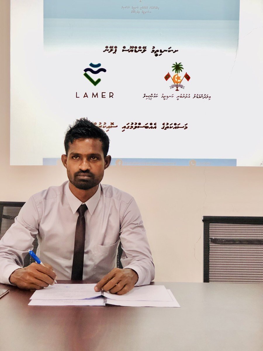 kanditheemuc01's tweet photo. ށ.ކަނޑިތީމު  ލޭންޑްޔޫސް  ޕުލޭން  ތައްޔާރުކުރުމަށް  މަސައްކަތް  ހަވާލުވި  ފަރާތާއި  އެކު  އެއްބަސްވުމުގައި  ސޮއިކުރުން. @lgaMaldives https://t.co/7NdKEo1FeU