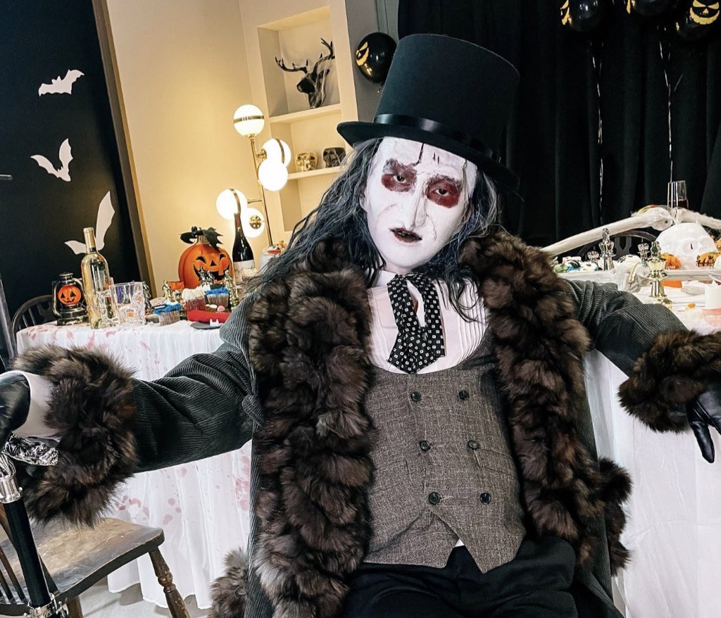 LJKLOOKS's tweet photo. onew has never missed for smtown halloween party https://t.co/Wzl806PiOU