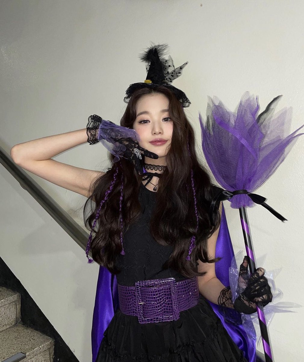 ARABIVE6's tweet photo. 211031 - 📸
تحديث وونيونق في حسابها عبر الانستقرام :
" هالوين سعيد 👻😈🦅🖤🎃 "
#Wonyoung #StarShipGirls https://t.co/4tXbrTBRW5